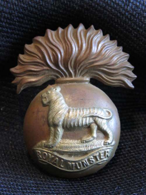 BRITISH - THE ROYAL MUNSTER FUSILIERS CAP BADGE