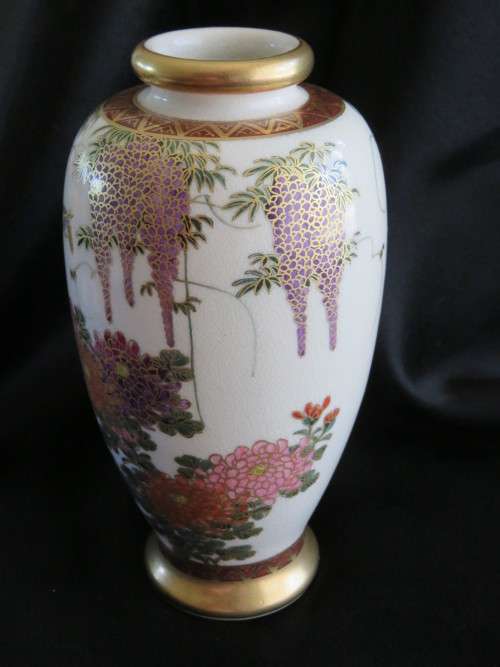 VINTAGE JAPANESE SATSUMA HAND PAINTED VASE