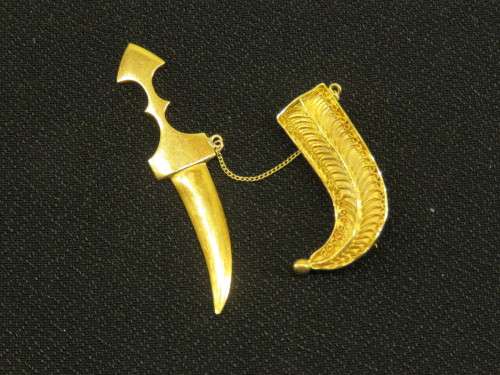 GOLD 18ct KUKRI BROOCH