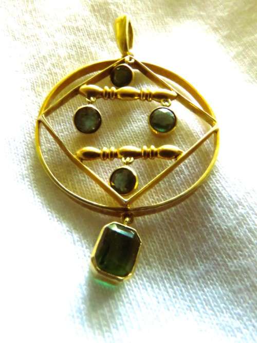VINTAGE EMERALD PENDANT set in 15ct GOLD