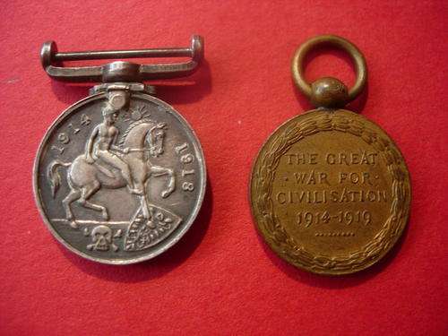 WW1 - PAIR OF MINIATURE MEDALS