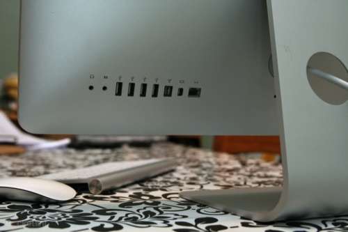 Apple iMac "Core i3" 3.06 21.5-Inch