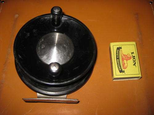 Vintage Bakelite Fishing Reel (Fuji Reel VP35)