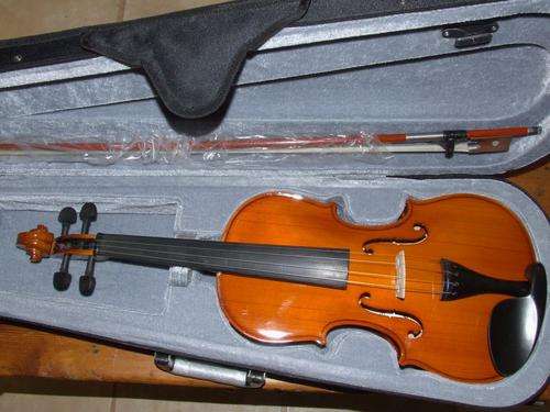 Violin 4/4 (Full Size) Crescendo - with Case, Bow and Rosin - Brand New!