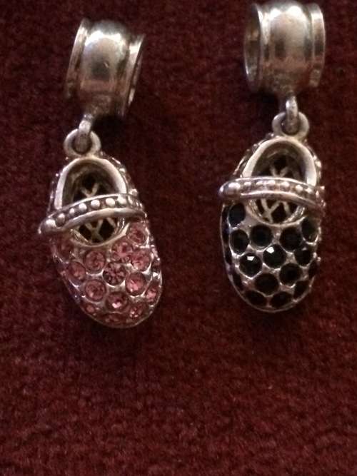 CRAZY R1!!!! Pandora style charms