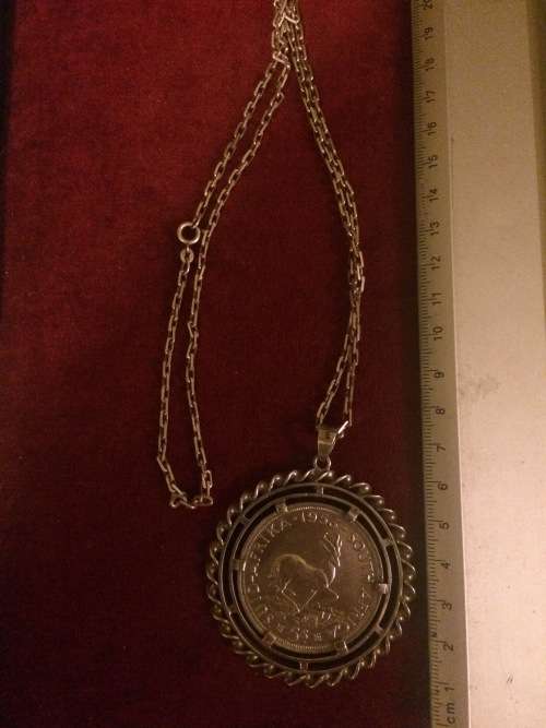 1953 pendant crown with stunning chain!!!