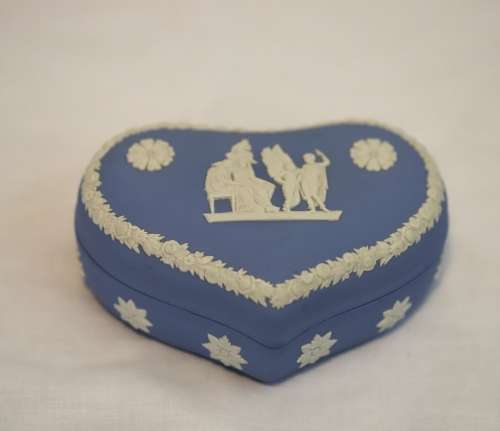 WEDGWOOD JASPERWARE blue heart shaped trinket box