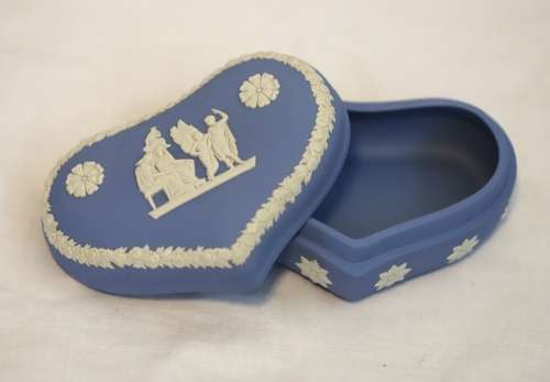 WEDGWOOD JASPERWARE blue heart shaped trinket box