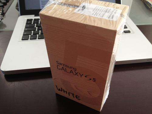 SAMSUNG GALAXY S5 32GB IN WHITE BRAND NEW SEALED IN THE BOX!