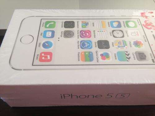 APPLE IPHONE 5S 32GB 4G LTE IN SILVER/WHITE BRAND NEW SEALED IN THE BOX!!