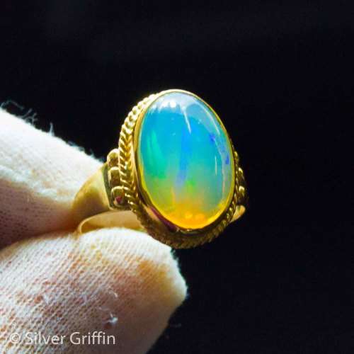 5.6 Ct Ethiopian Tsehay Mewcha Natural Opal Set in 9ct Solid Gold.