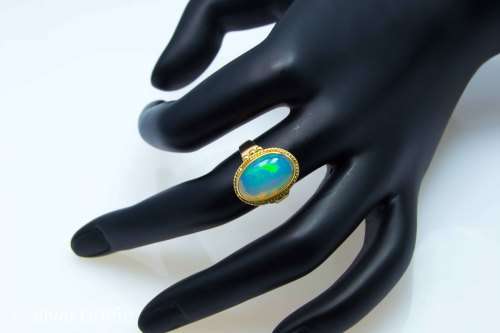 5.6 Ct Ethiopian Tsehay Mewcha Natural Opal Set in 9ct Solid Gold.