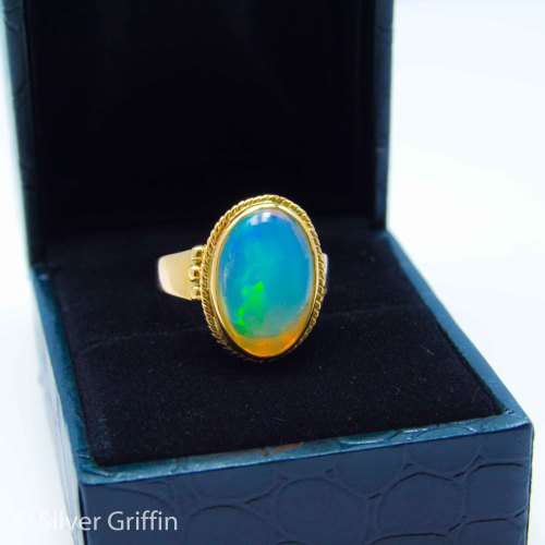 5.6 Ct Ethiopian Tsehay Mewcha Natural Opal Set in 9ct Solid Gold.