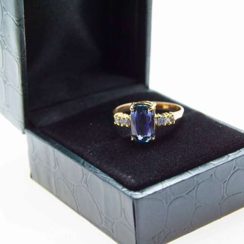 *2.92 tcw 100% Natural Tanzanite Ring  9ct Solid  Gold.
