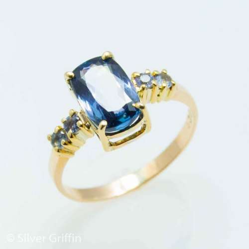 *2.92 tcw 100% Natural Tanzanite Ring  9ct Solid  Gold.