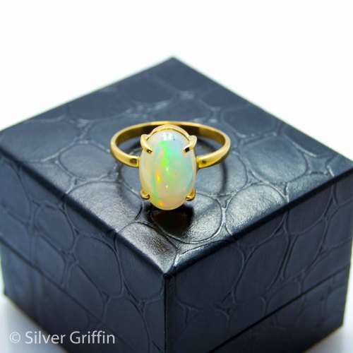 True Beauty only from Silver Griffin 3.97 ct  Natural Ethiopian Opal Set in 9ct Solid Gold.