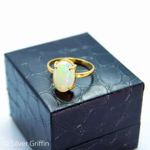 True Beauty only from Silver Griffin 3.97 ct  Natural Ethiopian Opal Set in 9ct Solid Gold.