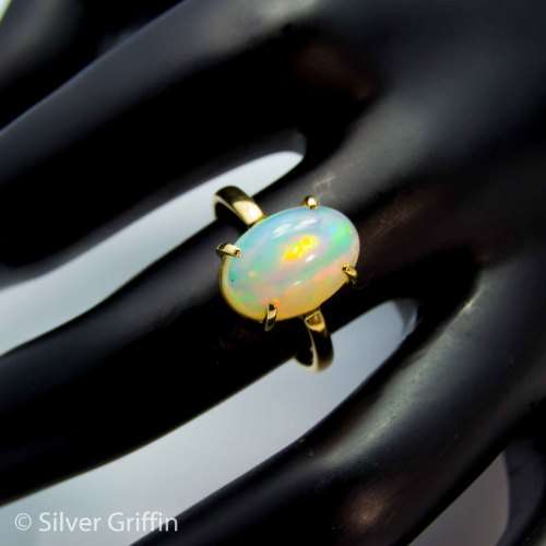 True Beauty only from Silver Griffin 3.97 ct  Natural Ethiopian Opal Set in 9ct Solid Gold.