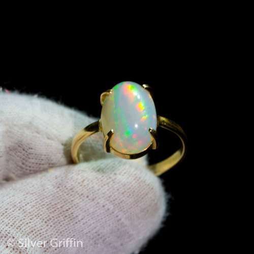 True Beauty only from Silver Griffin 3.97 ct  Natural Ethiopian Opal Set in 9ct Solid Gold.