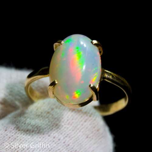 True Beauty only from Silver Griffin 3.97 ct  Natural Ethiopian Opal Set in 9ct Solid Gold.