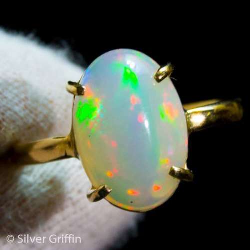 True Beauty only from Silver Griffin 3.97 ct  Natural Ethiopian Opal Set in 9ct Solid Gold.