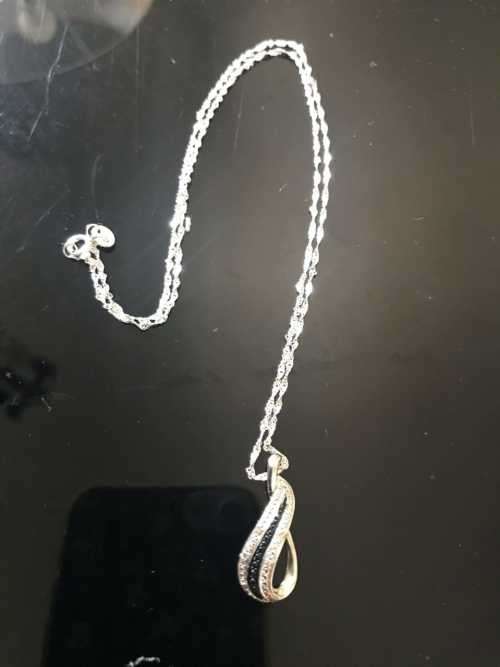 925 SILVER PENDENT WITH SMALL DIAMONT CHIPS