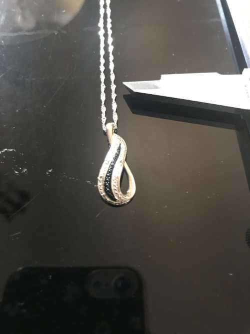 925 SILVER PENDENT WITH SMALL DIAMONT CHIPS