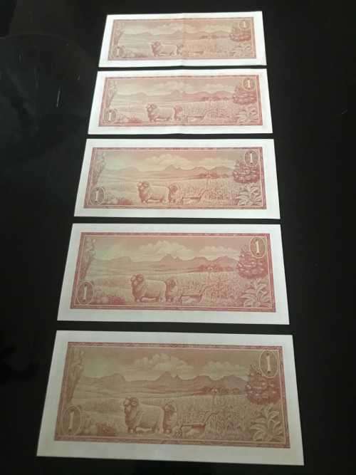 TWo de Jongh 1st issue R1 notes x5