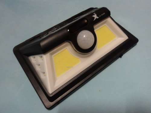 Double LED solar wall light