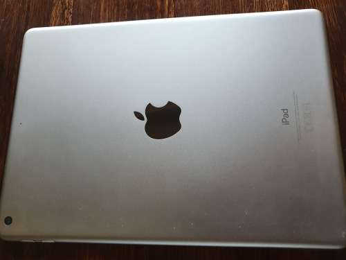 Apple IPad 6 32GB WiFi Only (Please Read)