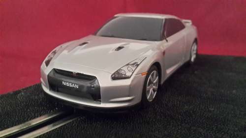 NISSAN GT-R ( HORNBY / SCALEXTRIC )
