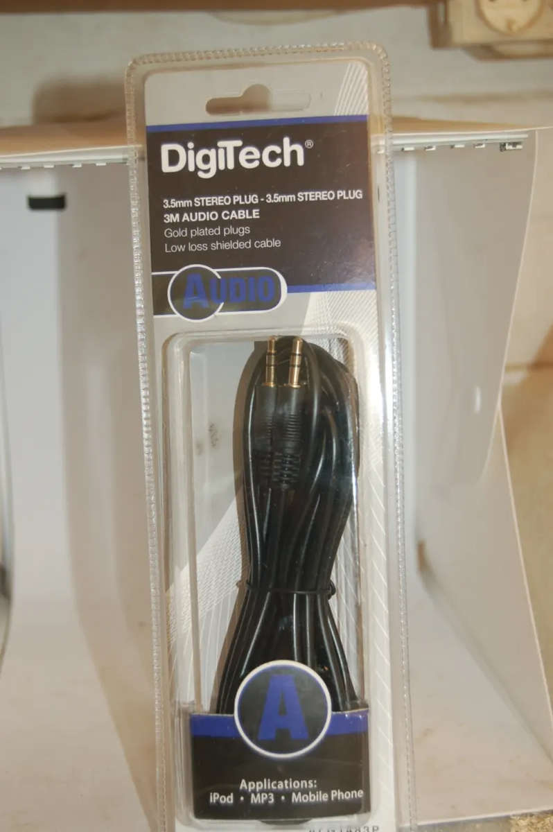 DIGITECH 3.5 MM STEREO AUDIO CABLE WITH 3.5 MM PLUG 3 MT LENGTH