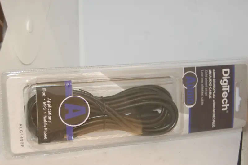 DIGITECH 3.5 MM STEREO AUDIO CABLE WITH 3.5 MM PLUG 3 MT LENGTH