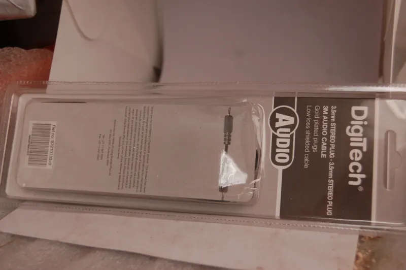 DIGITECH 3.5 MM STEREO AUDIO CABLE WITH 3.5 MM PLUG 3 MT LENGTH