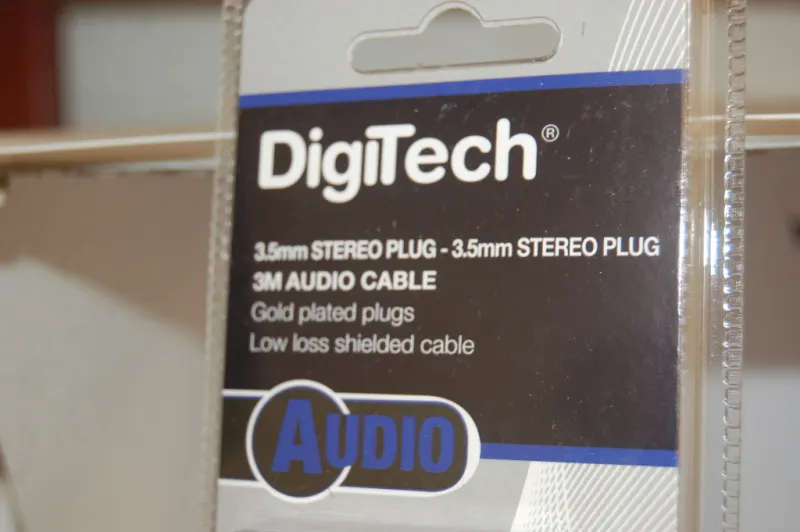 DIGITECH 3.5 MM STEREO AUDIO CABLE WITH 3.5 MM PLUG 3 MT LENGTH