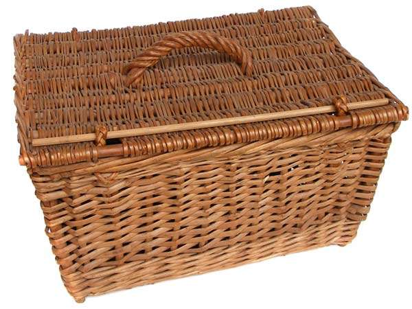 Vintage Cane picnic basket in good condition