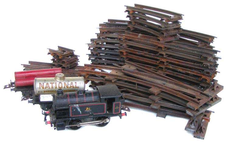 Antique Hornby Tinplate Clockwork Train Set - Type 40 Loco, 2 Wagons and lots of tracks - O Gauge