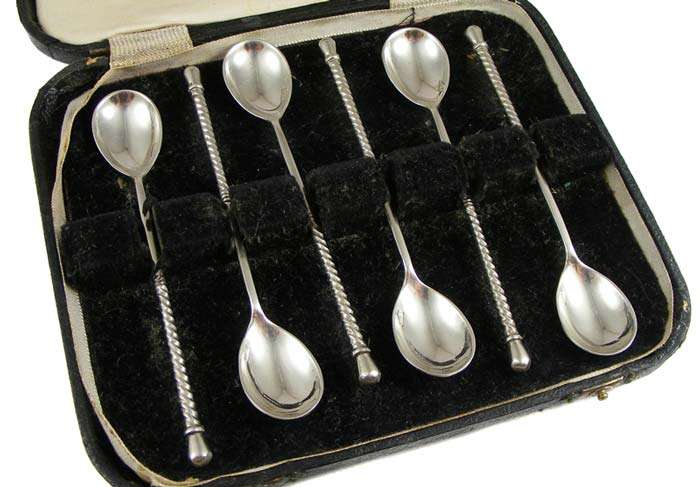 Dainty Set of Antique Solid 80% Silver Teaspoons - AP Roger - England