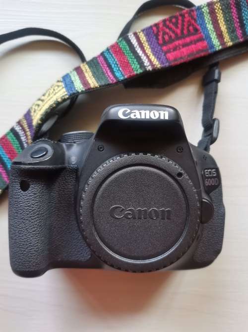 Canon 600D DSLR Camera in Excellent condition (Body Only) + FREE set Extender Tubes + EXTRA battery