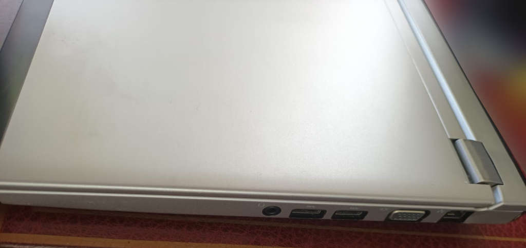 Dell Latitude 3330 13.3 Inch , 240Gb SSD Drive, i3 , 4GB ram , windows 10 pro