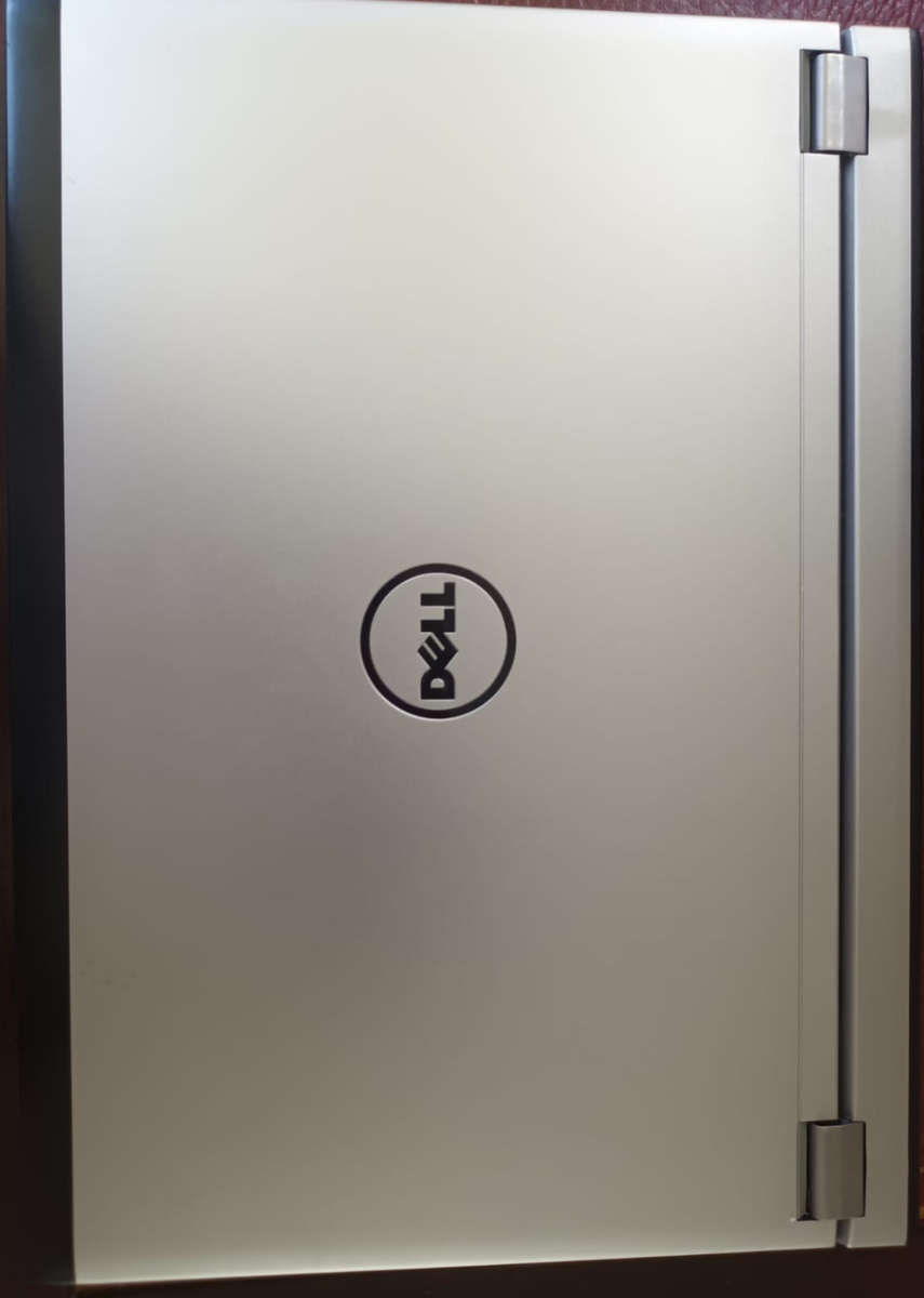 Dell Latitude 3330 13.3 Inch , 240Gb SSD Drive, i3 , 4GB ram , windows 10 pro