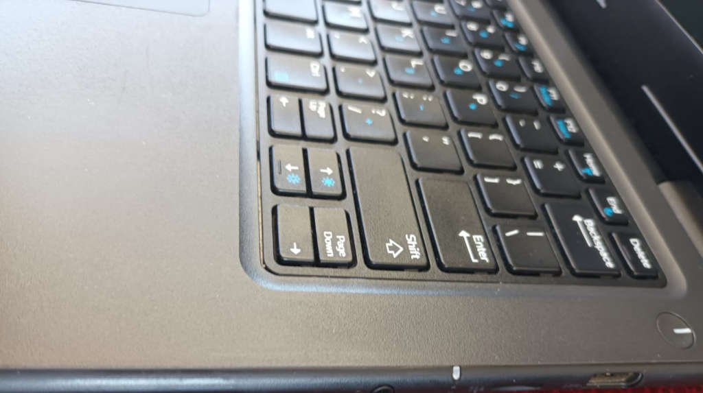 Dell Latitude 3300  4Gb ram , 128GB SSD(NVMe m.2) , 13.3 inch Screen Windows 10 Pro