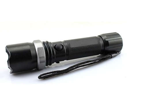 10 ON AUCTION!!!Bright 1200 Lumen CREE, Aluminium Alloy !!Rechargeable torch!! With Zoom