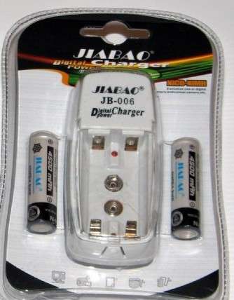 2 ON AUCTIONS !!! Incarcator cu 2 acumulatori - Jiabao Digital Power Charger