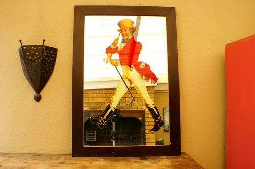 Vintige Johnny Walker Mirror , He Is Walking To The Left ?