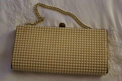 Vintage Perl Purse !