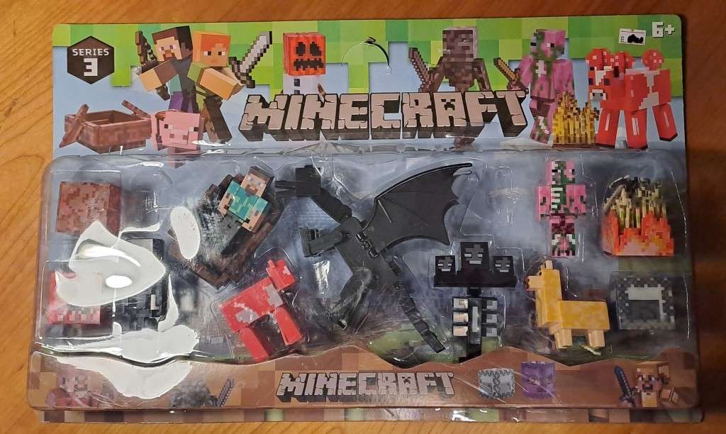 Toys - Minecraft Figurine 13 Piece Set (Still in original box)