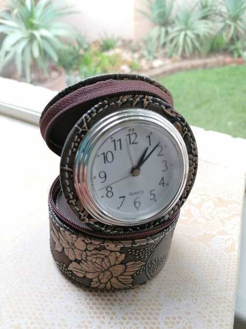 BEAUTIFUL VINTAGE JEWELRY CLOCK