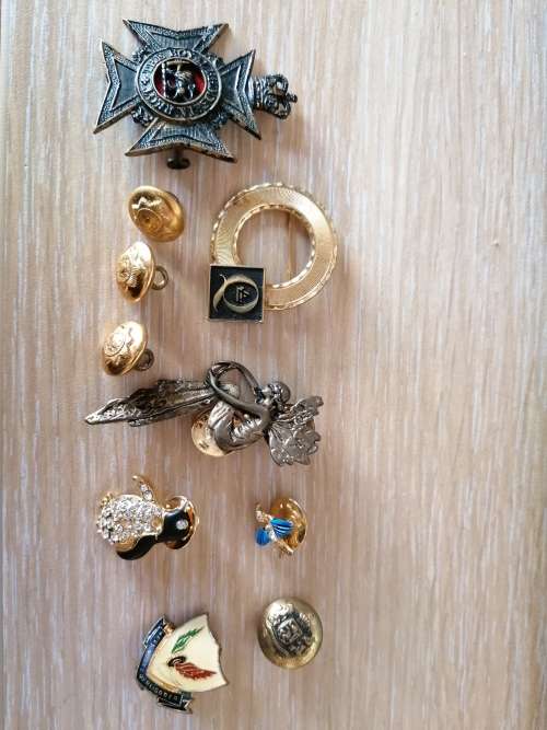 Mix pins and buttons