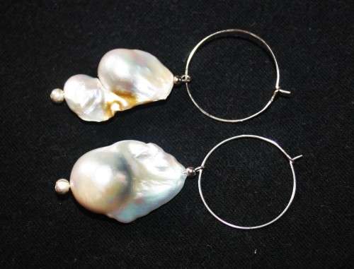BEAUTY ! AUTHENTIC PAIR OF REAL  BAROQUE PEARL EARINGS !! LOOK